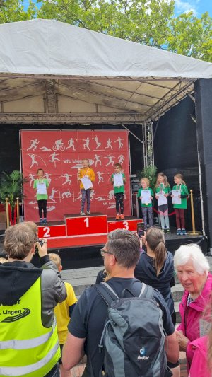 Citylauf_Mädels Podest