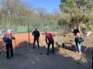 Arbeitseinsatz auf der Tennisanlage